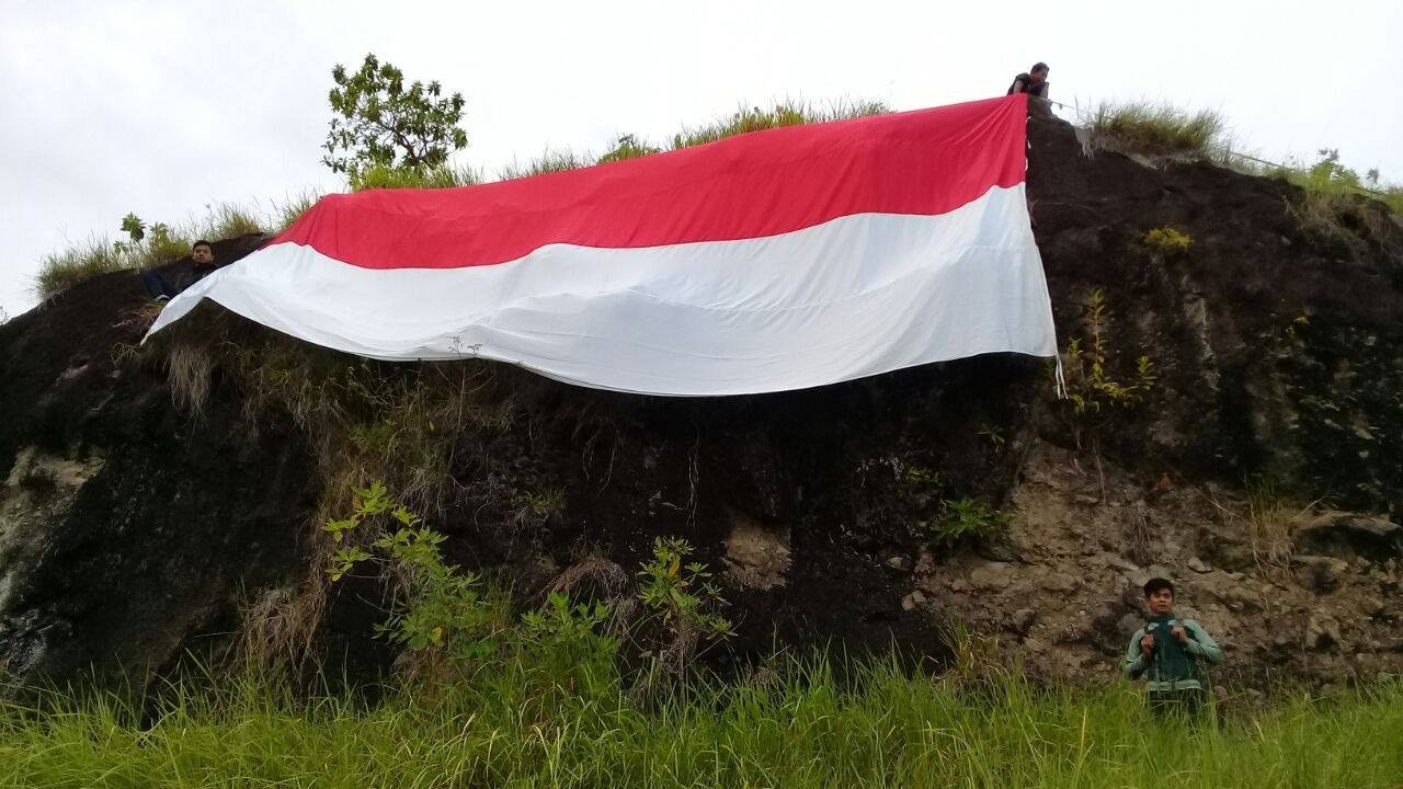 bendera2_di_karamasang.jpg